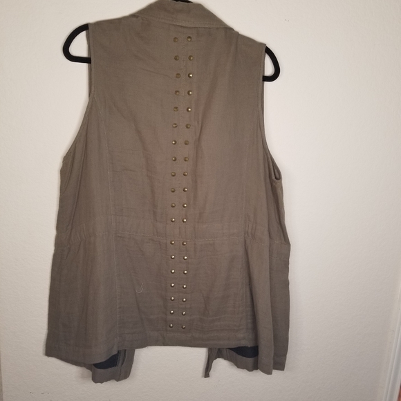 Vest - Picture 2 of 3